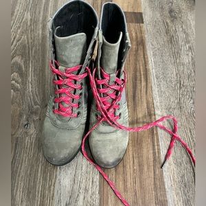Sorel boots, gray and pink, size 7